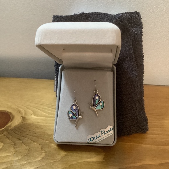 Storrs Wild Pearle Pierced Earrings Butterflies - Picture 1 of 4